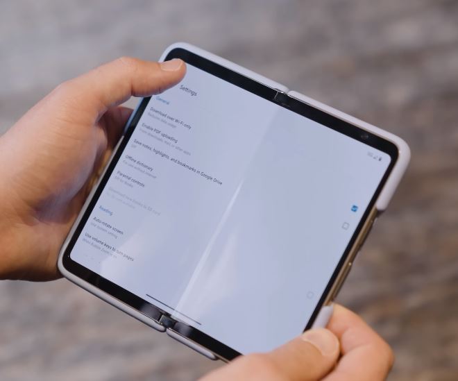 Das neue faltbare Smartphone von Google verbindet die hilfreichen Features von Pixel mit einem Design, das Pixel Fold in ein kompaktes Tablet verwandelt2. Möchtest du noch mehr darüber erfahren?